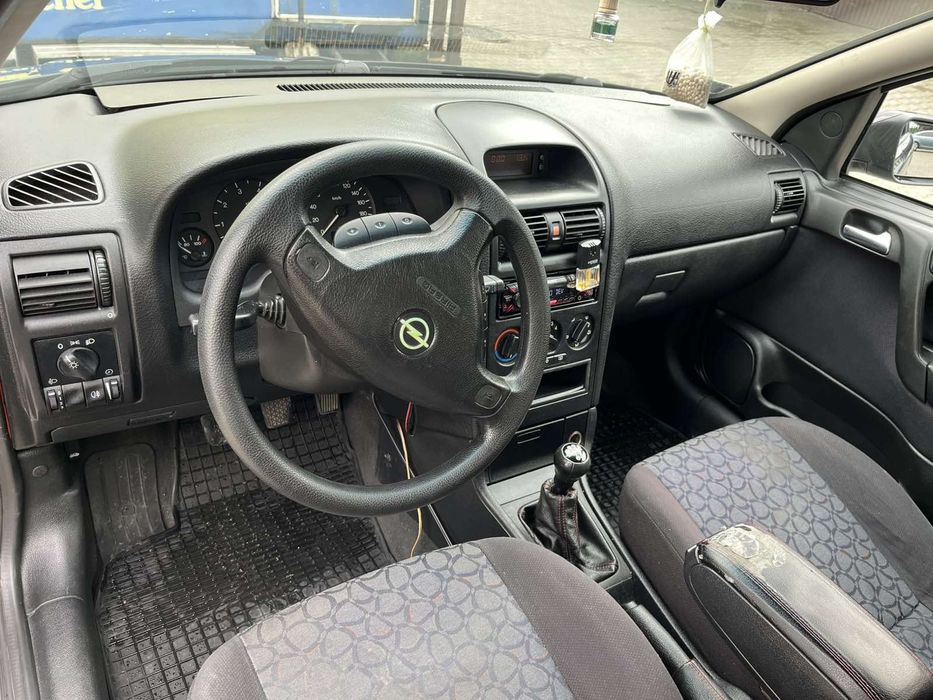 Sprzedaję samochód Opel Astra.