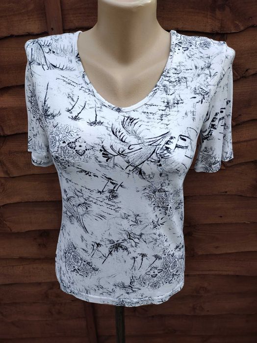 61. Damska bluzeczka firmy Daniel w rozmiarze M