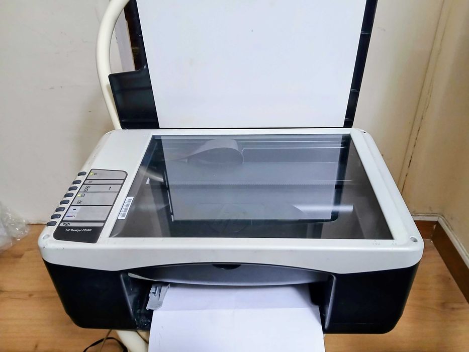 Impressora Multifunções HP Deskjet F2180 c/tinteiros e a funcionar bem