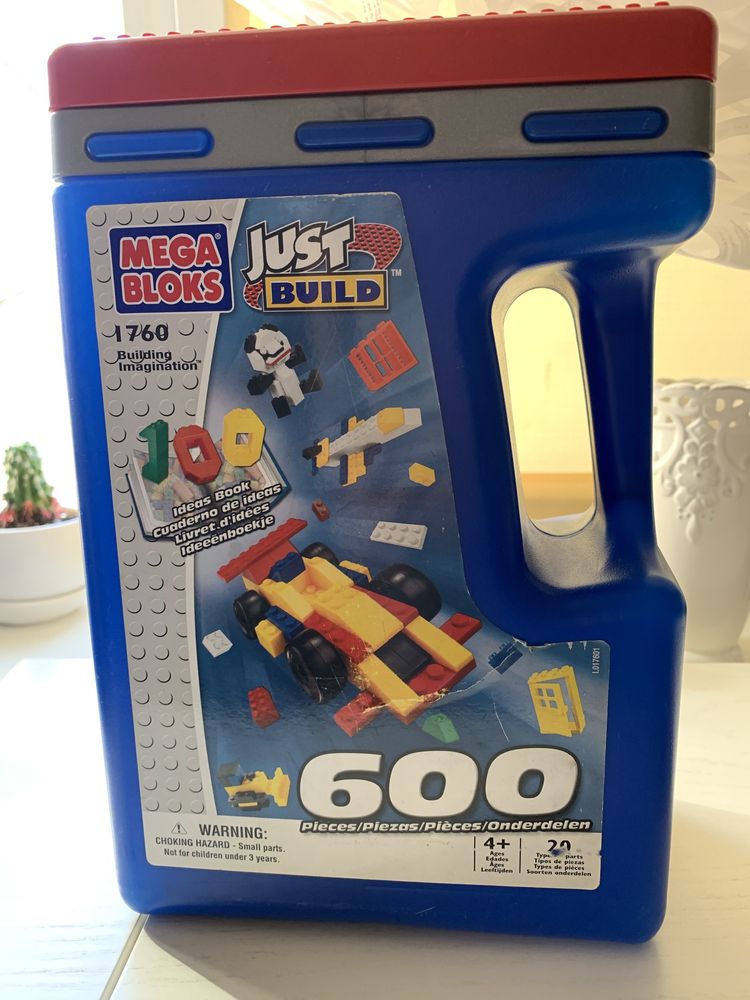 Конструктор Lego. Имеет 100 моделей разной сложности сложности, 420гр