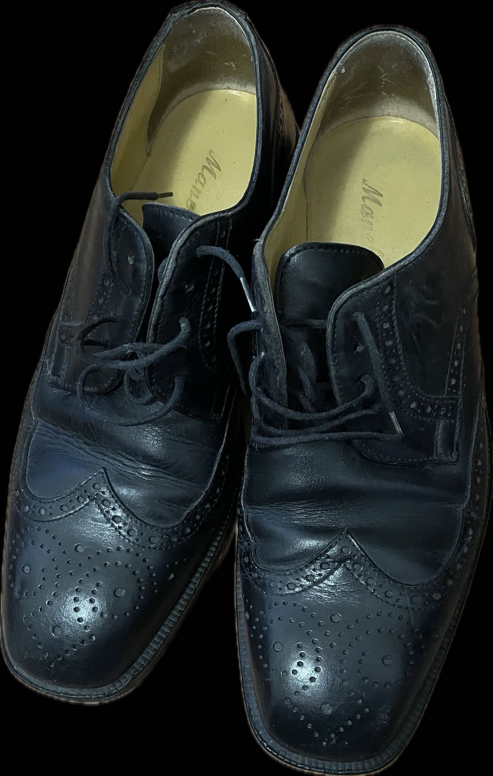 Sapatos em pele preto da marca Manelli