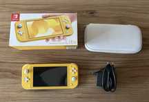 Nintendo Switch Lite amarelo com bolsa de transporte