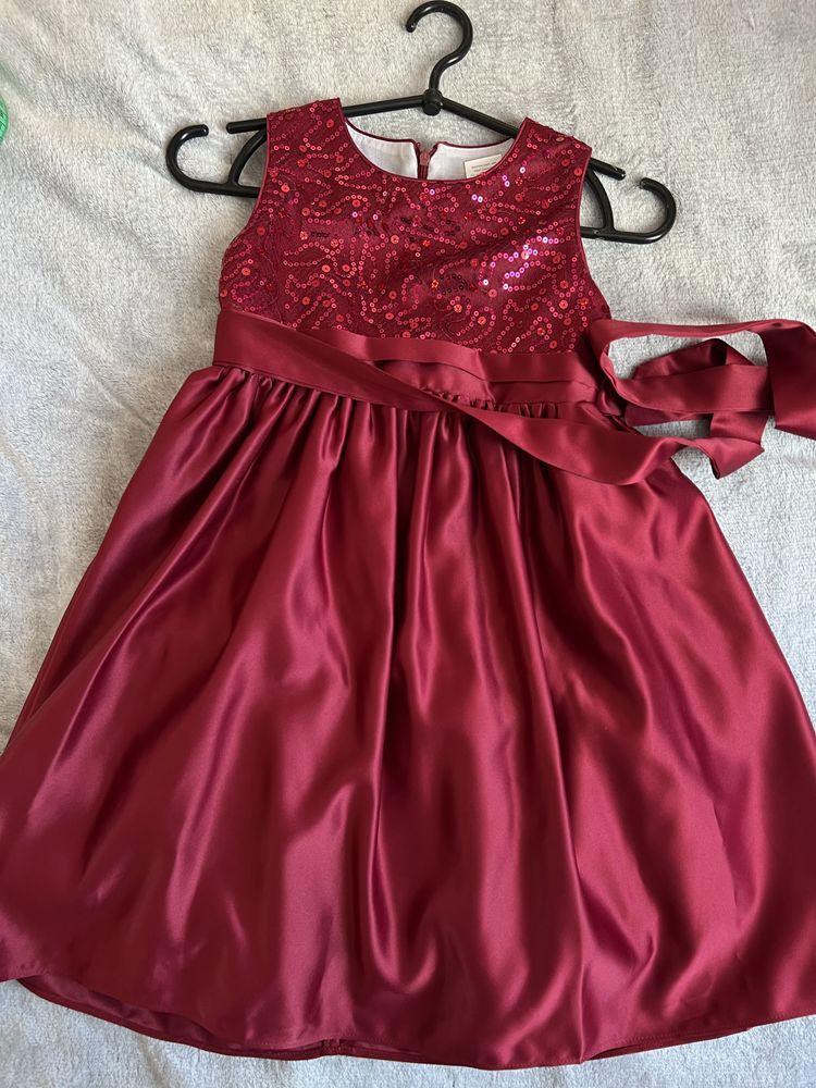 Нарядное бордовое платье 6лет