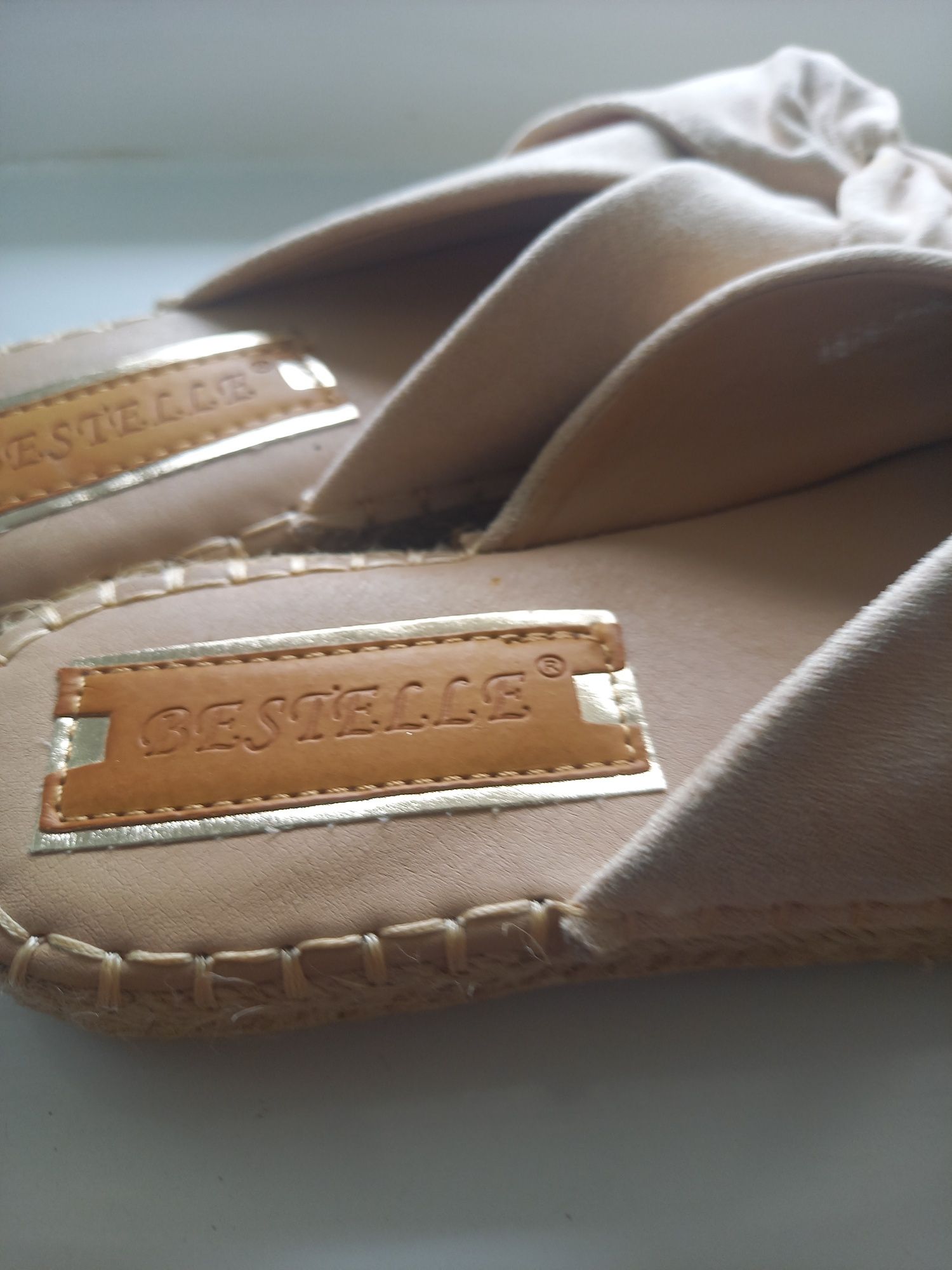 Beżowe welurowe klapki espadryle Bestelle r.37