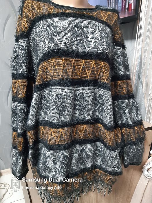 Жіночий  светр великого  розміру