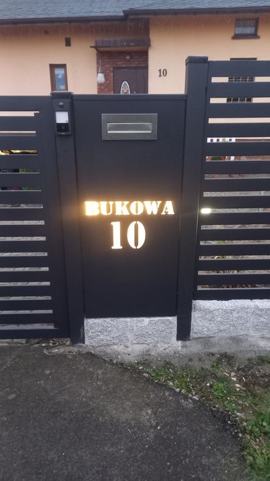 Slupek ogrodzeniowy multimedialny multibox  skrzynka na listy