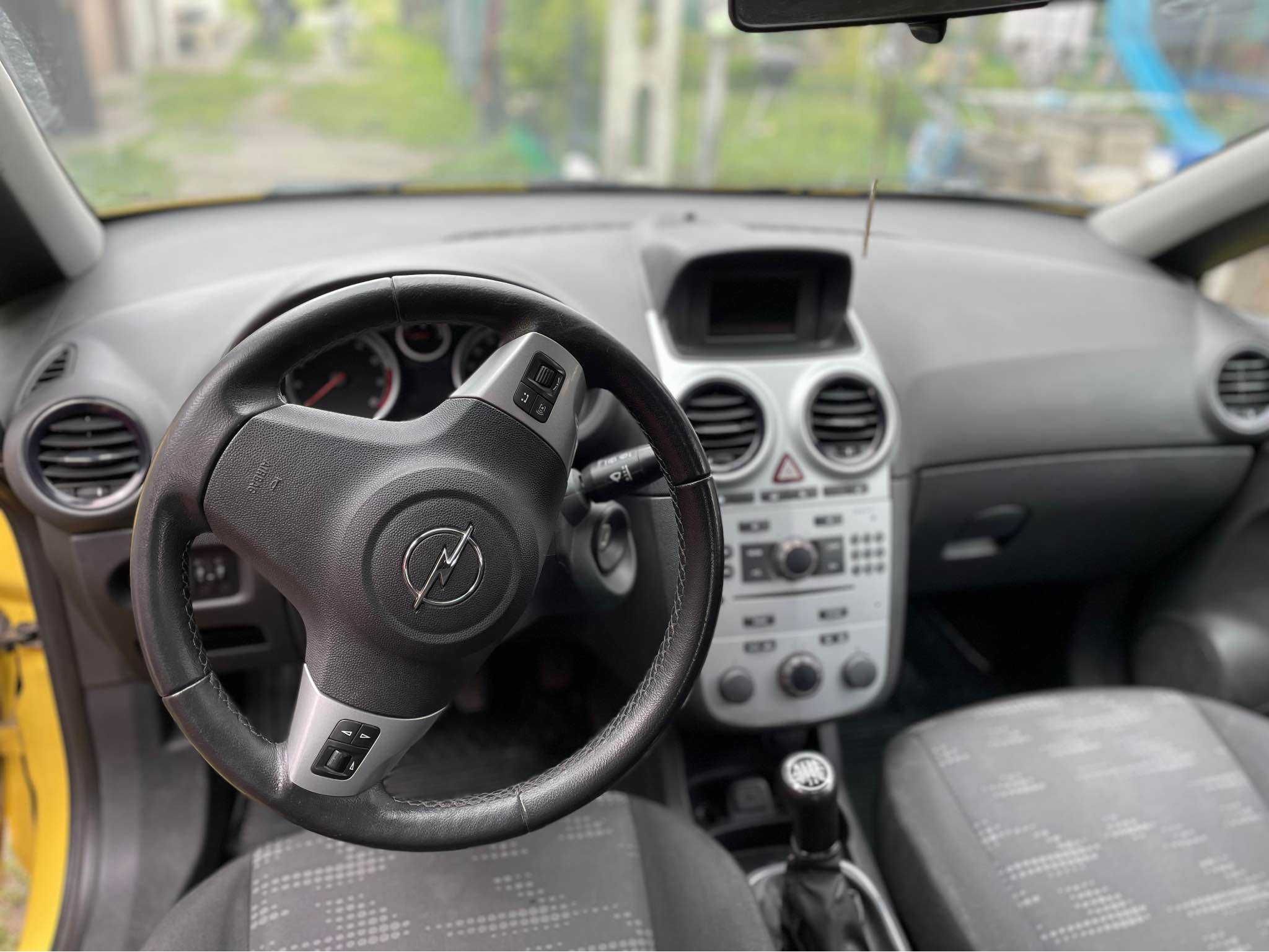 Opel Corsa 1.2 16V Cosmo