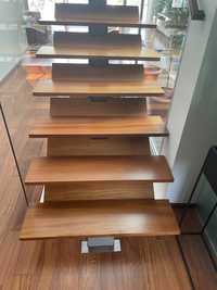 Placas madeira usadas para Proteção de escadas