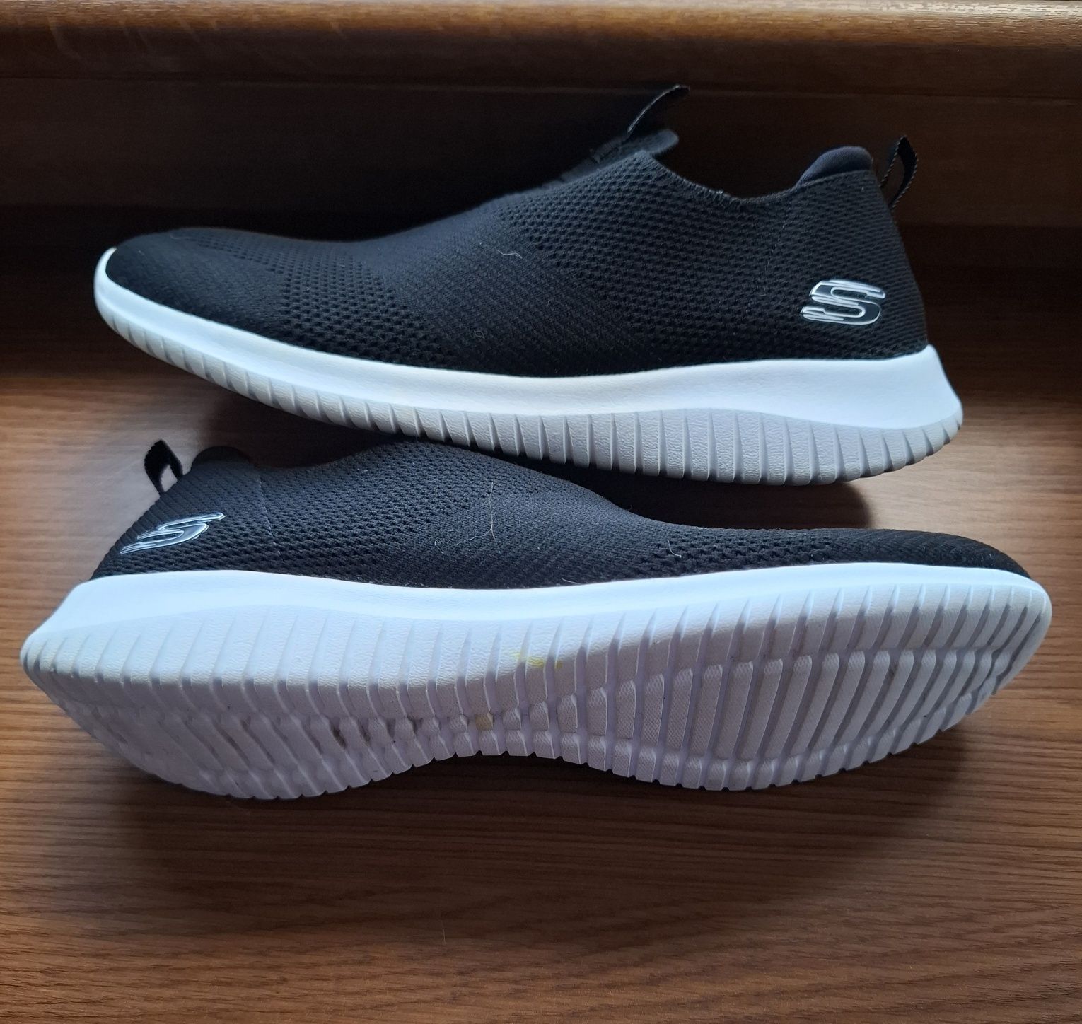 Кросівки літні Skechers р.40