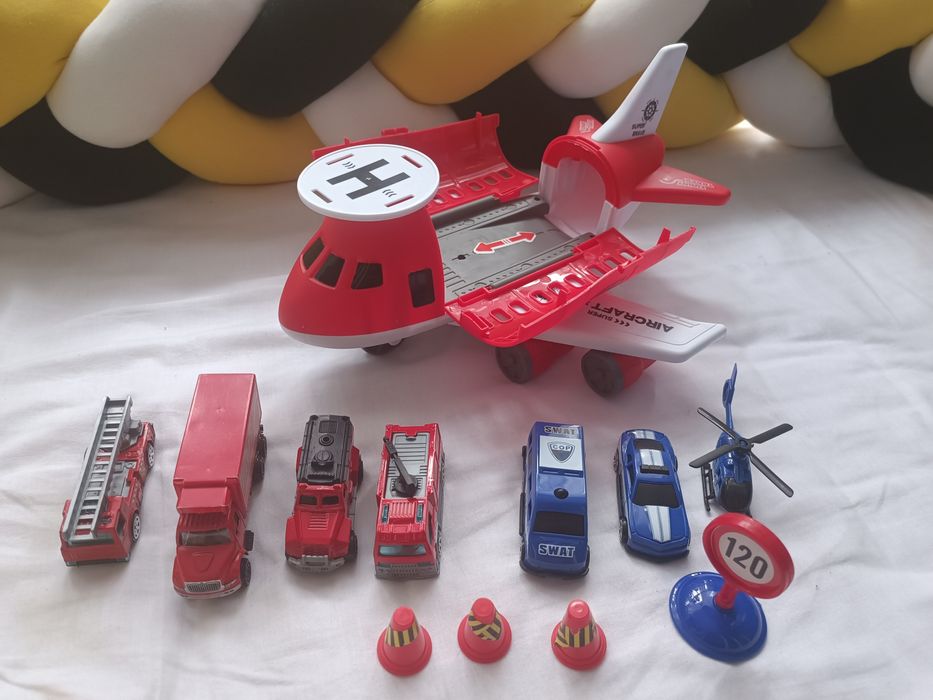 Samolot transportowy strażacki dla dziecka z samochodami