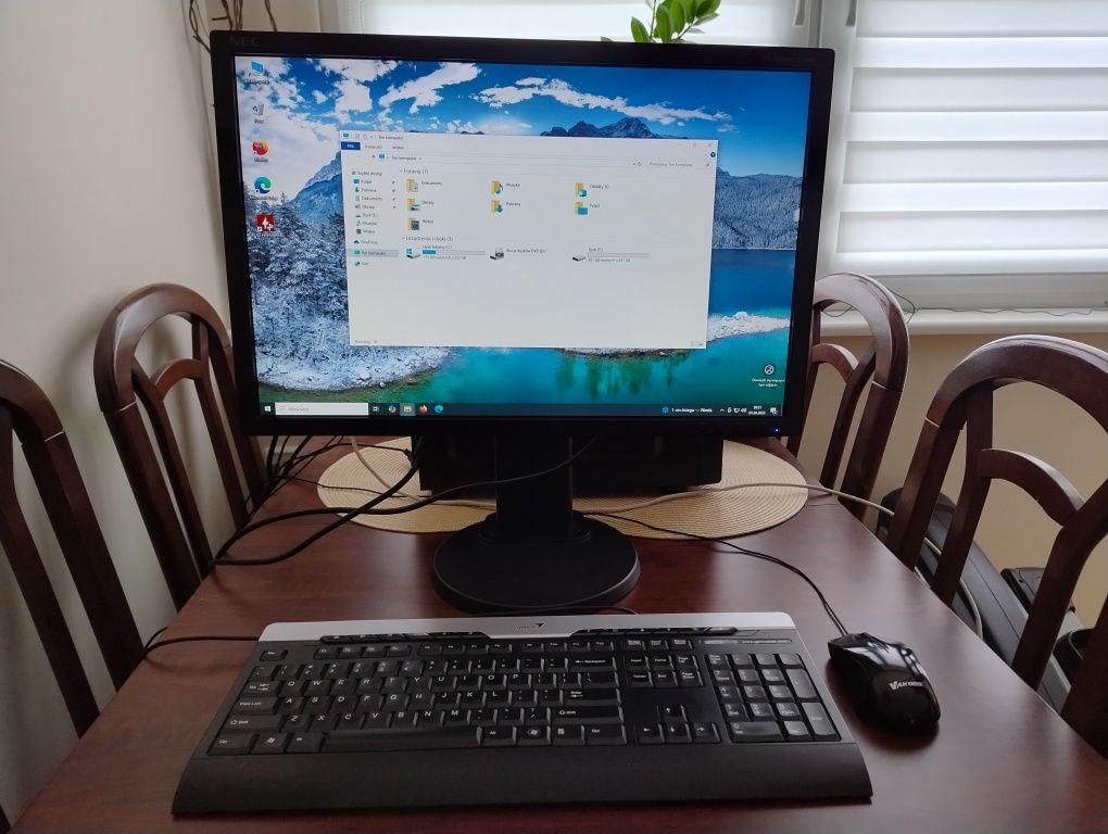 Komputer Intel i5 GTX 1050ti z monitorem NEC 22" Windows 10 Wifi
