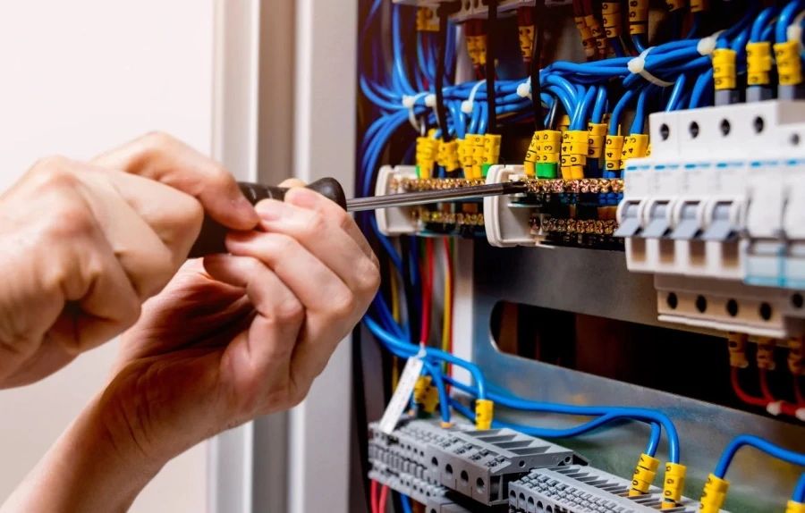 Eletricista Reparaçoes e Instalaçoes