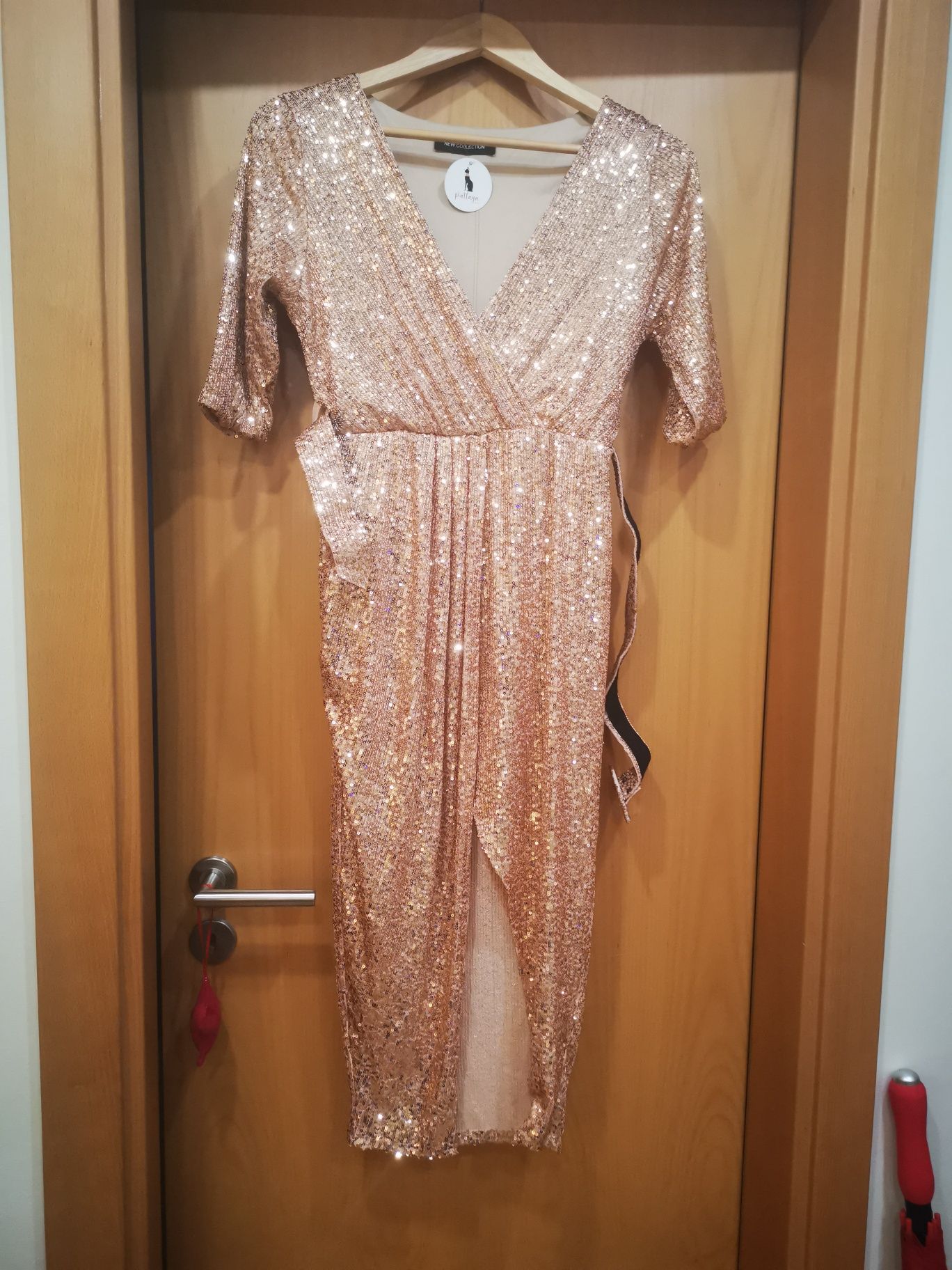 Vestido novo dourado