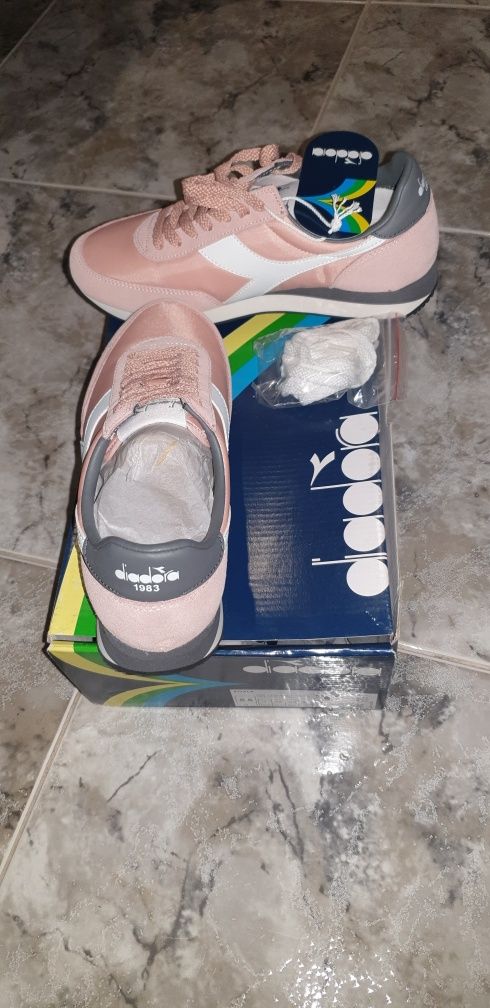 Sapatilhas / Tenis cor de rosa DIADORA tamanho 38.5 (novos)