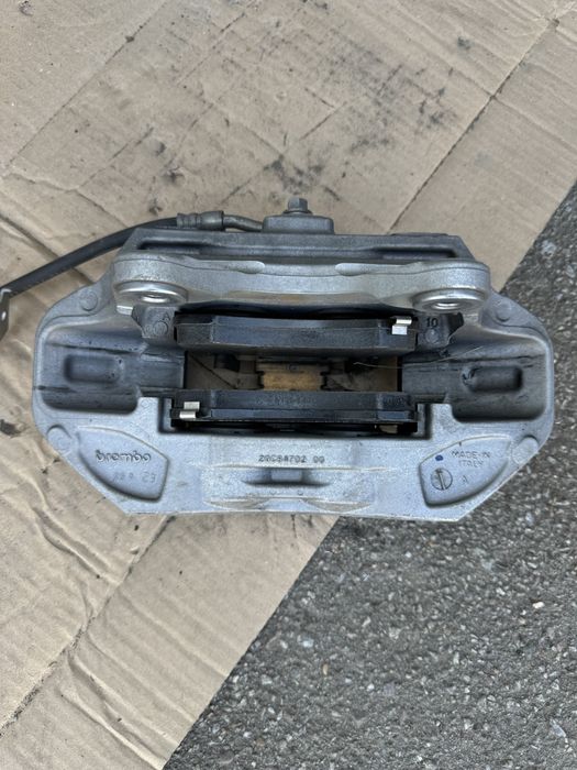 Супорт передній правий tesla model Y