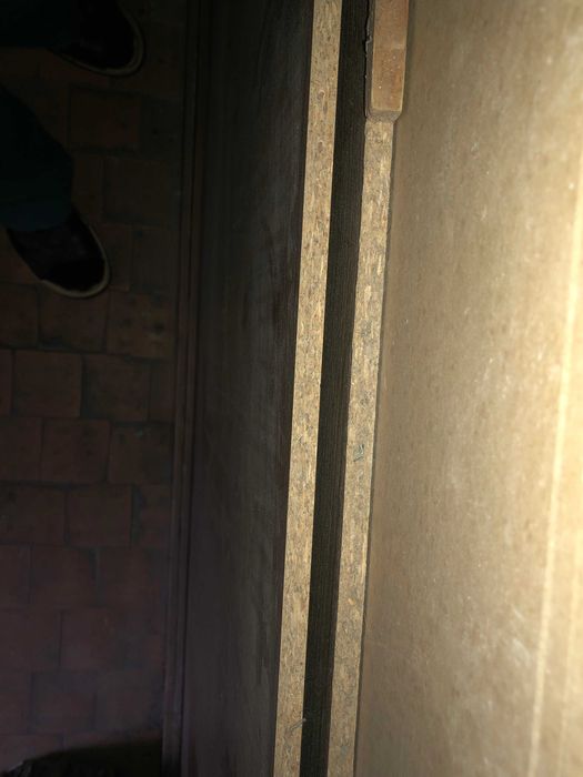 Куски ДСП разных размеров и цветов