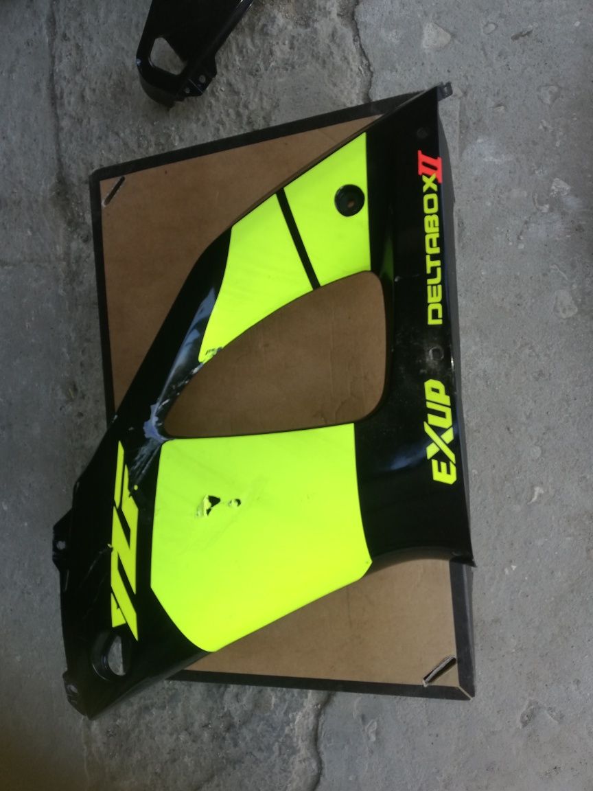 Yamaha R1 rn 04 bok owiewka lewa plug