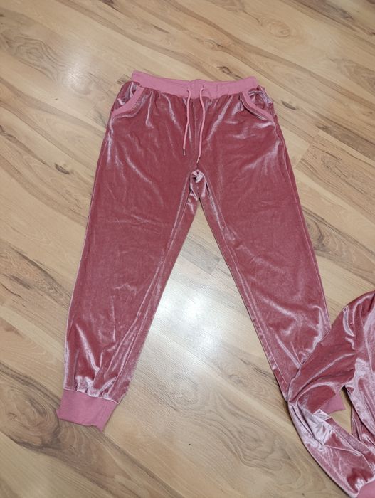 Dresy damskie różowe