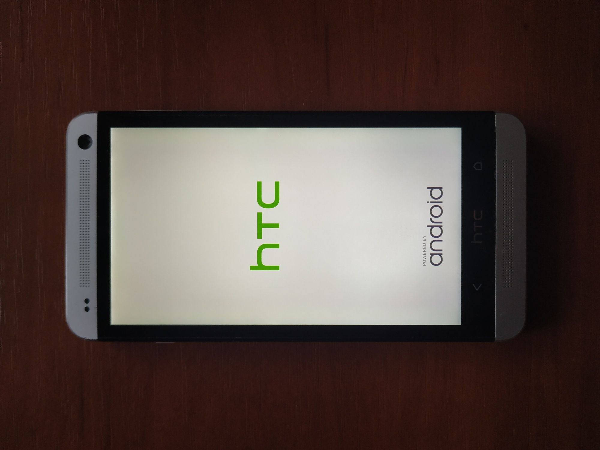 Мобільний телефон HTC One