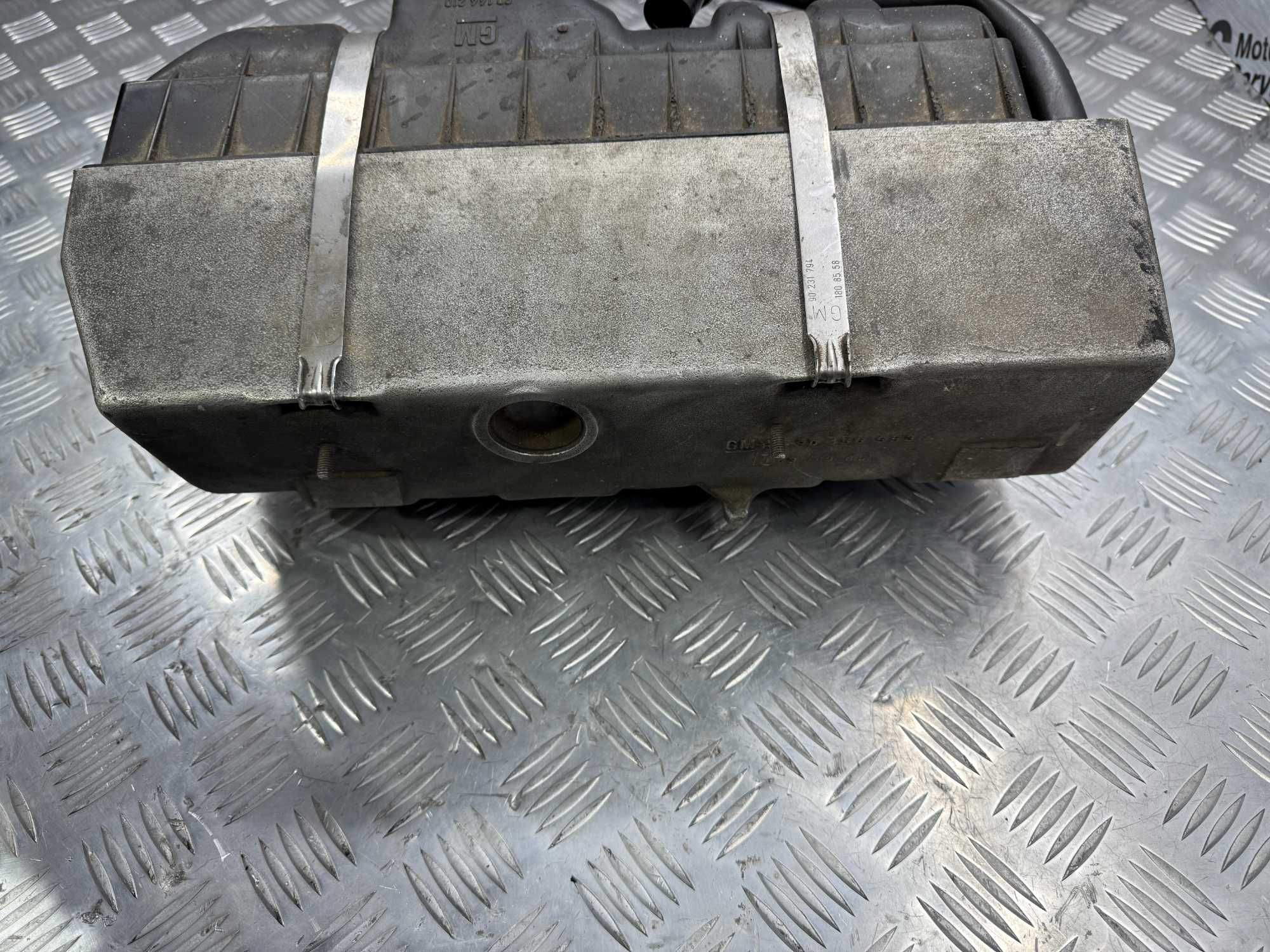 Впускной колектор 1. 7 d kadett astra f vectra a 1.7d 90156553