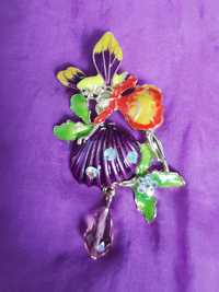 Damska broszka kompozycja muszla z kwiatami