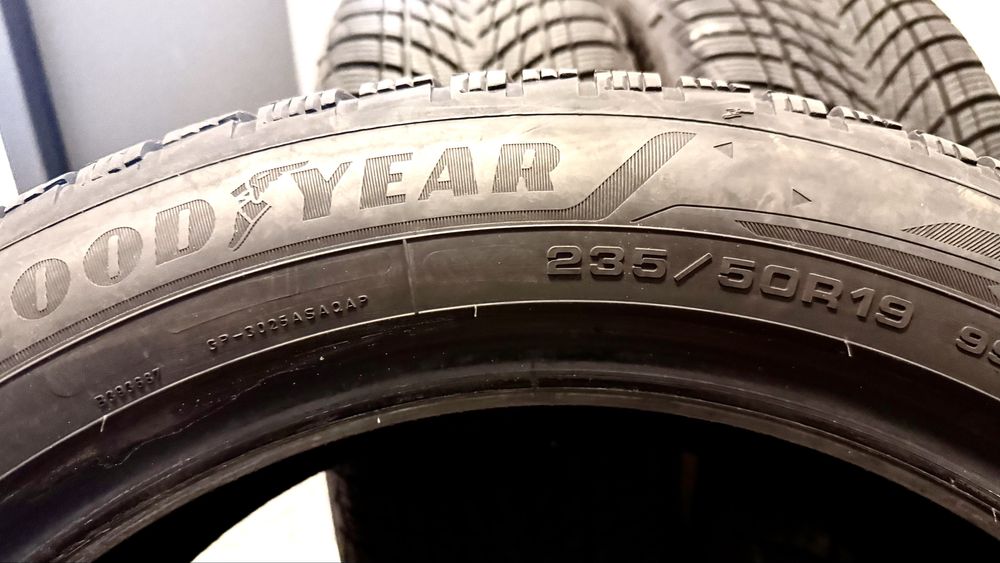 Opony zimowe 235/50/19 Good Year Ultra Grip Performance 3