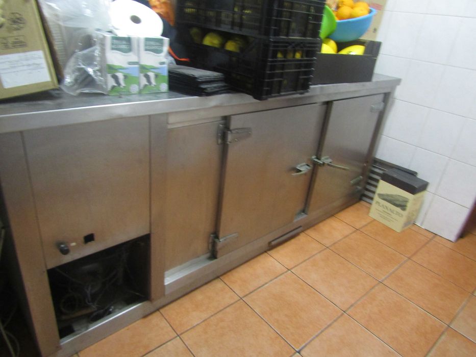 1 frigorifico e 1 arca para venda