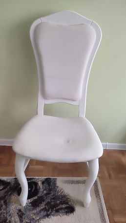 Białe krzesła 4 sztuki. Cana za całość.