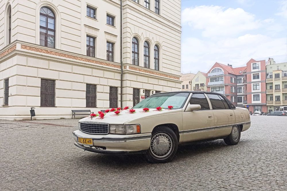 Auto do ślubu Cadillac DeVille