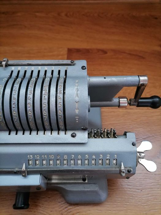 Арифмометр Феликс М, счетная машинка, працює