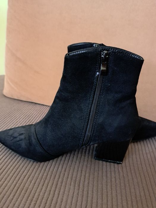 Raid czarne zamszowe botki 38