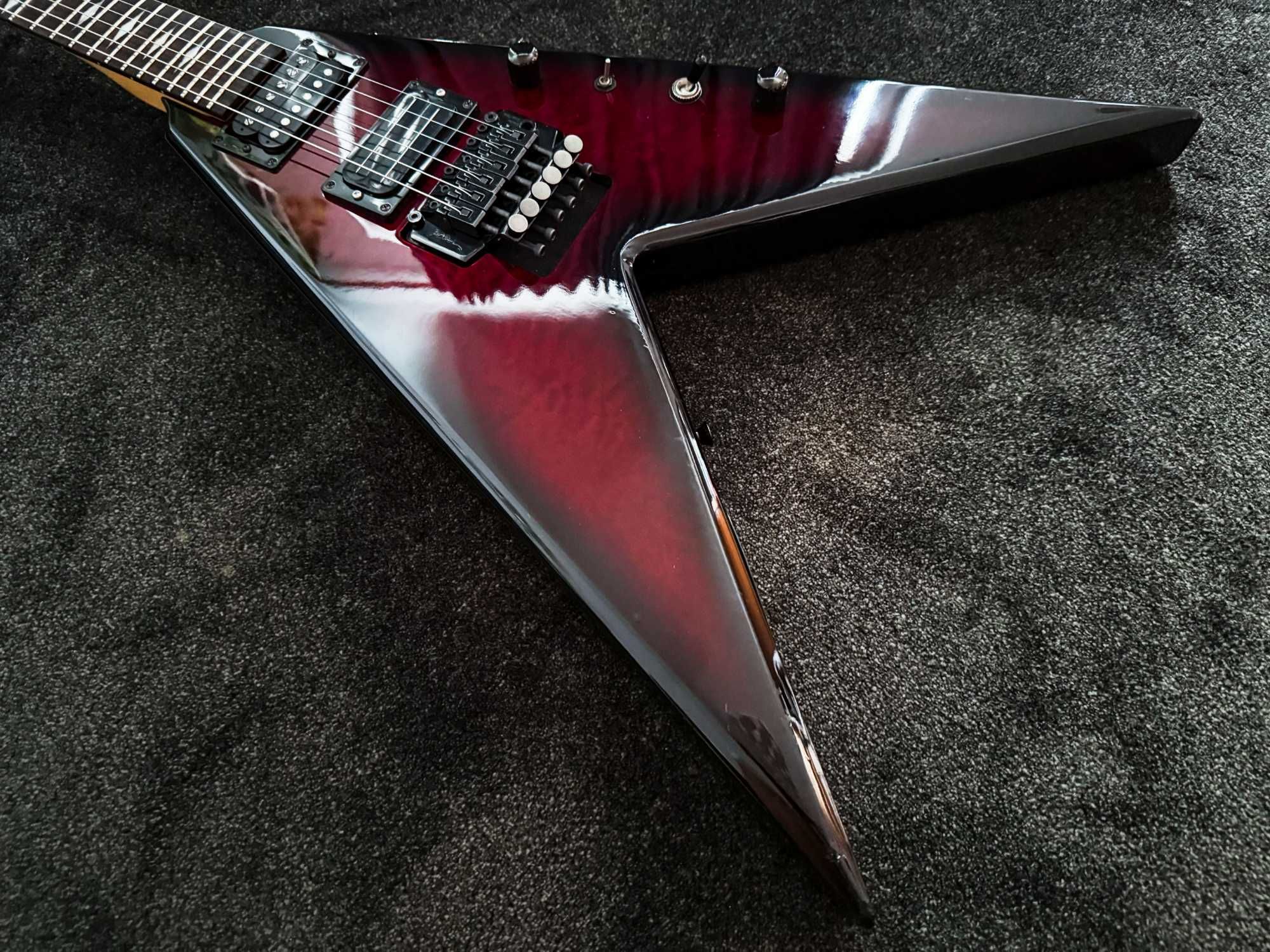B.C. Rich BCV-920JE Flying V Red Black Burst