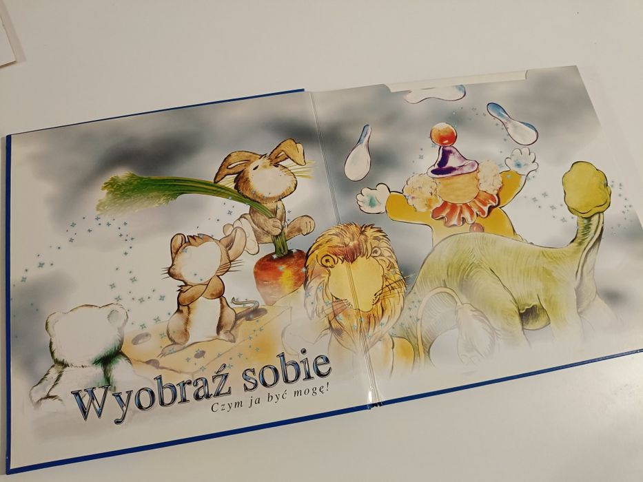 Książka z okienkami na zdjęcia wyobraź sobie czym ja być mogę 
Posiada