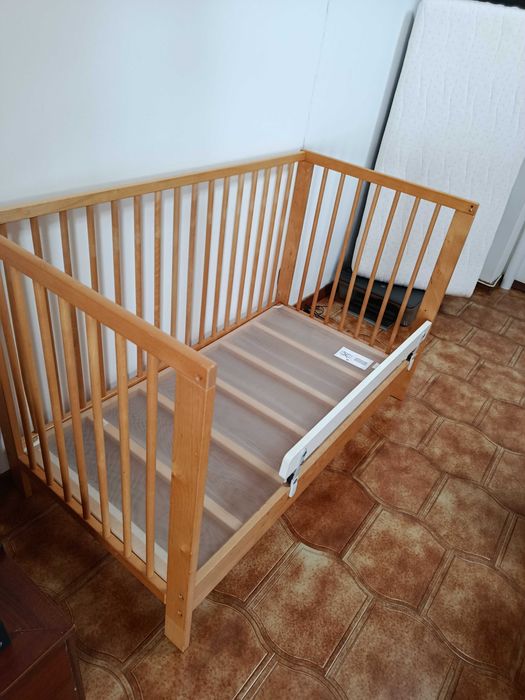 Cama de grades para criança pequena