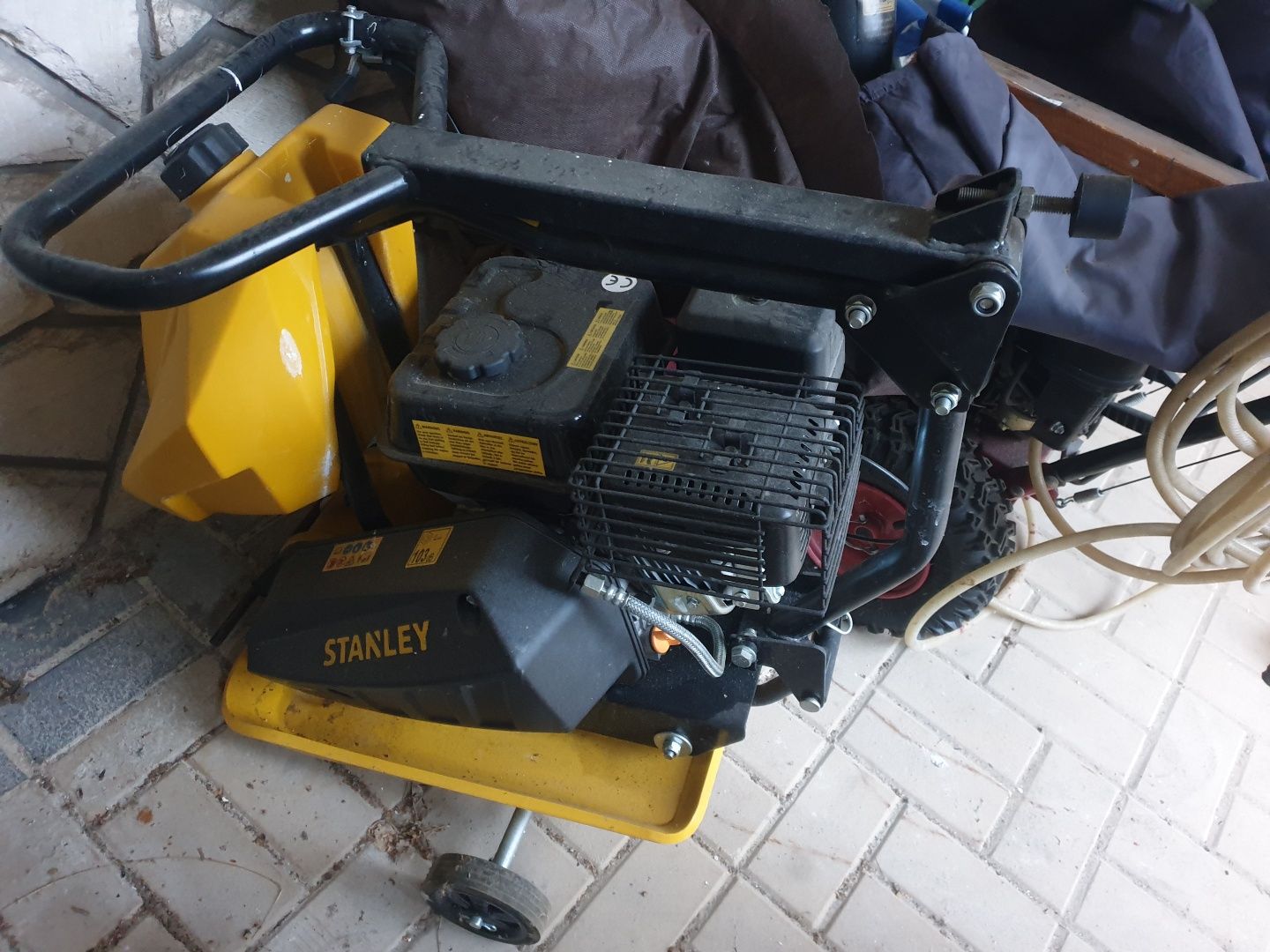 Płyta wibracyjna Stanley SGC 13000 Nowa