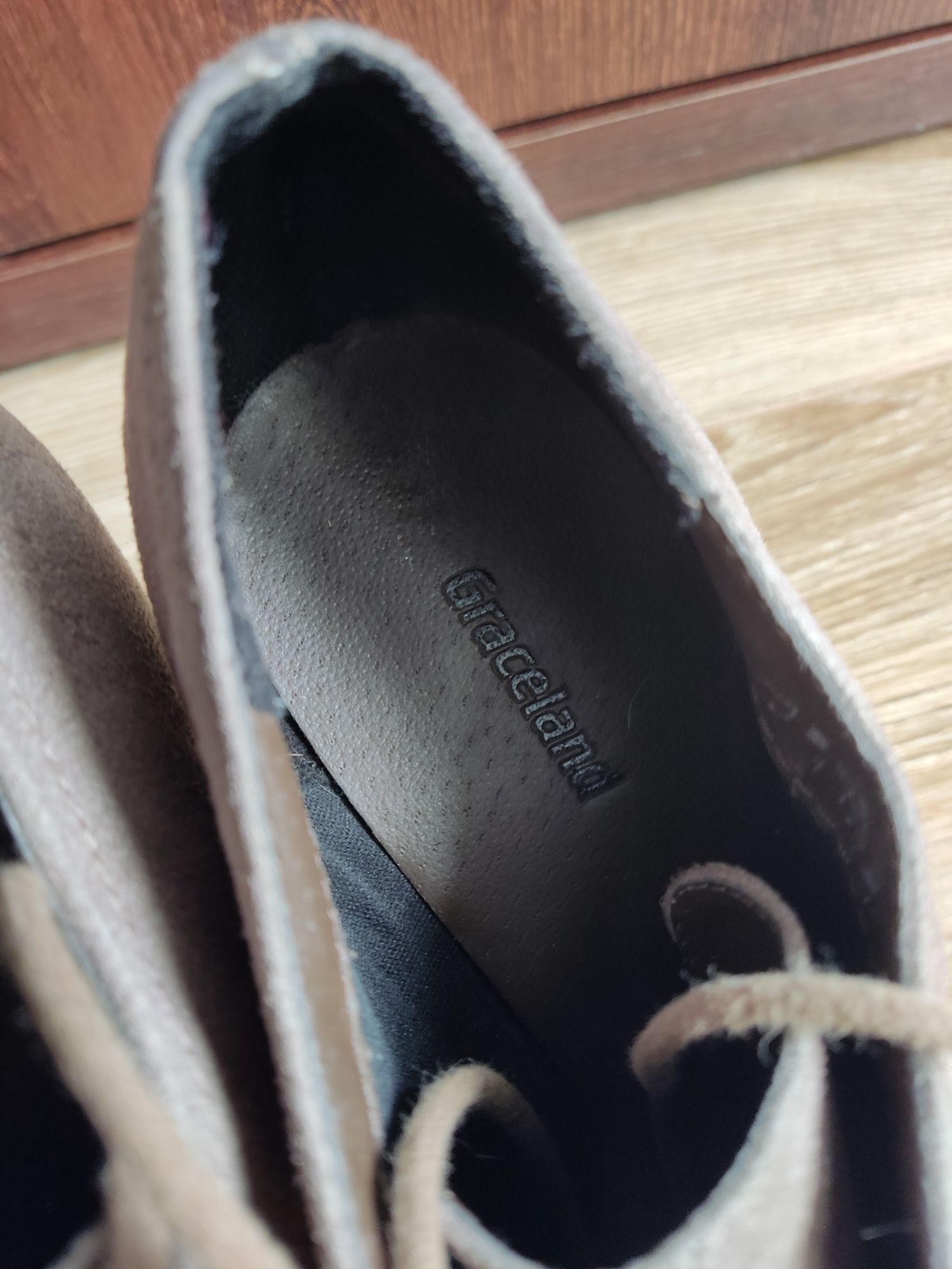 Buty na obcasie szary kremowy zamsz. Graceland CCC. Stan jak nowe .38