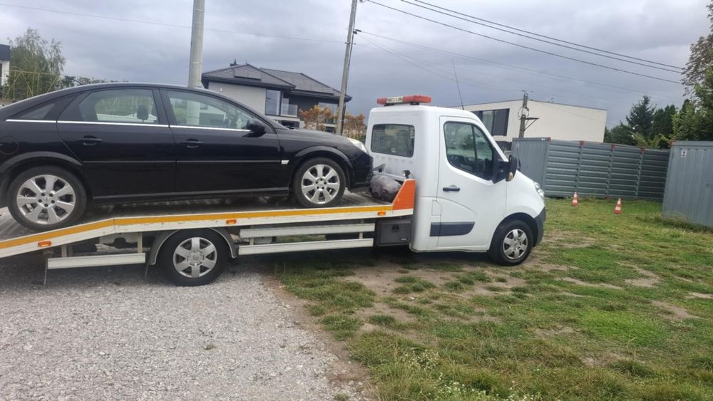Transport. Holowanie. Autolaweta. Pomoc drogowa.