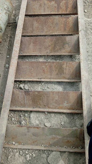 Продам сходи металеві б/у