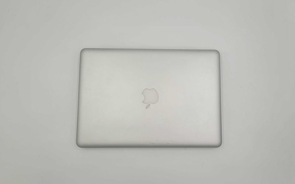 Macbook Pro 13 (i5 | 8GB RAM | 240GB SSD)