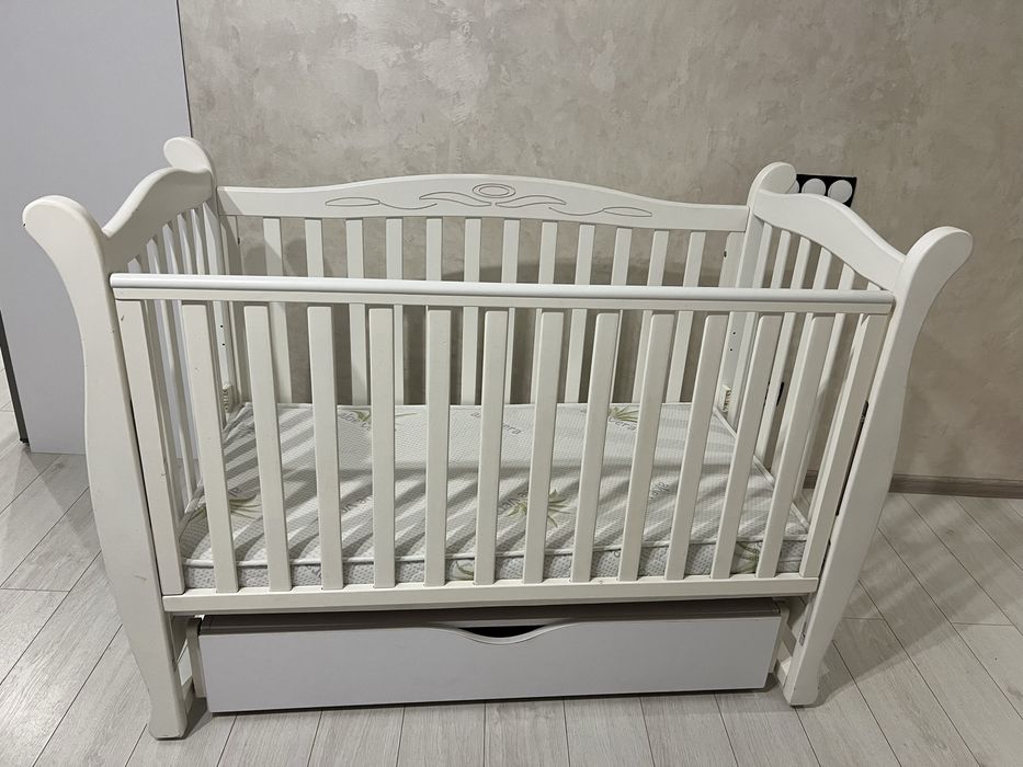 Дитяча кроватка