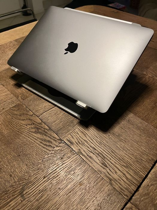 MacBook Air 2018 13' Retina 8GB RAM 256GB SSD Intel i5