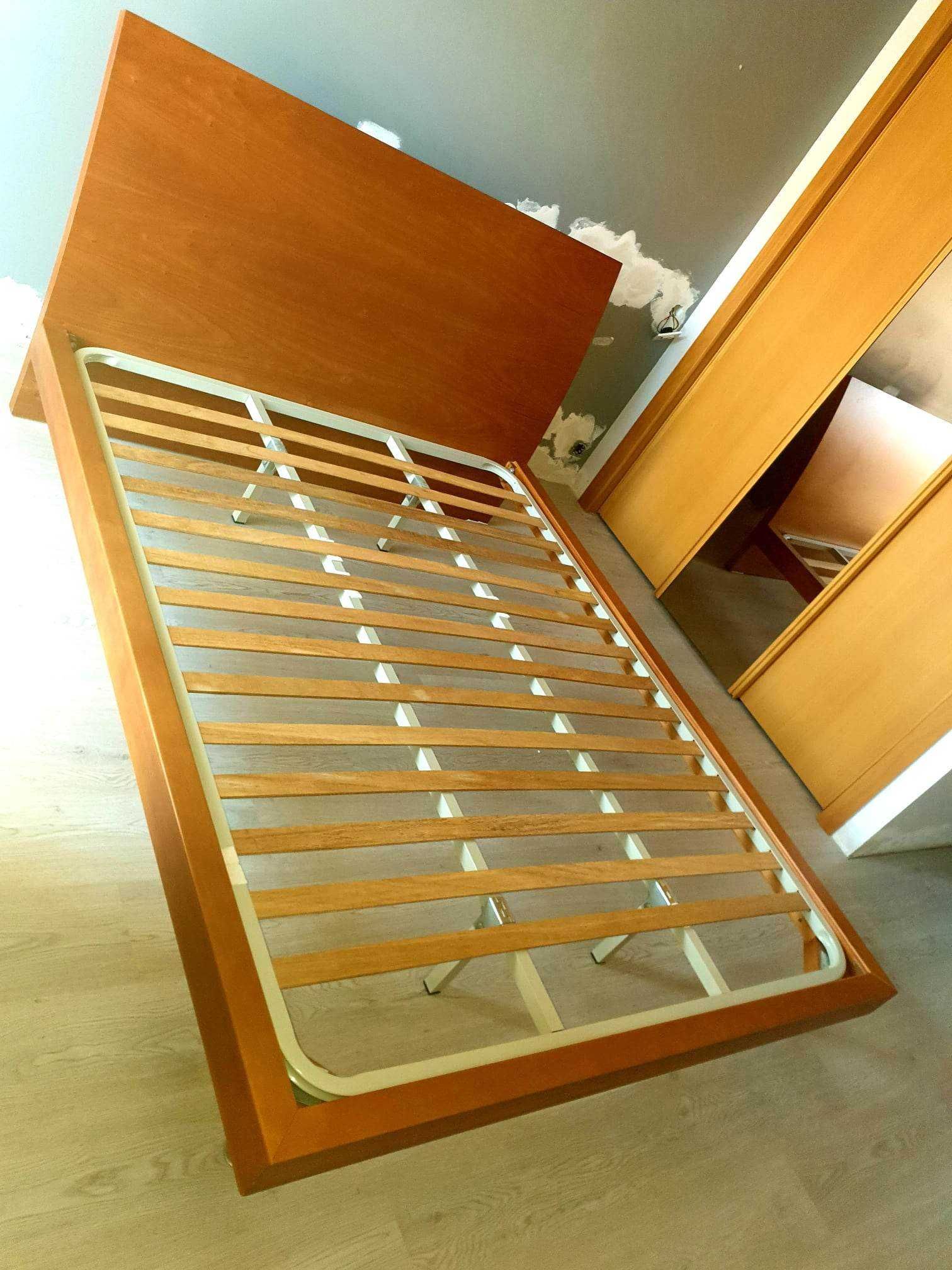 Cama de casal Ducampus