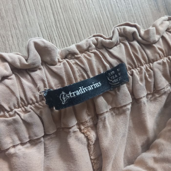 Beżowe spodnie paperbag chinos baggy Stradivarius r.M