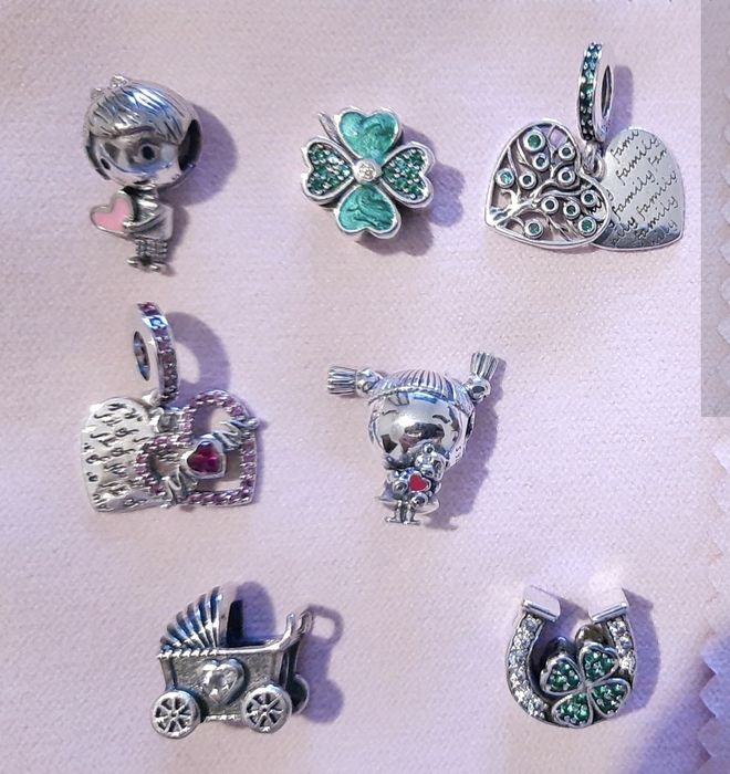 Charms e Colar Moments Pandora