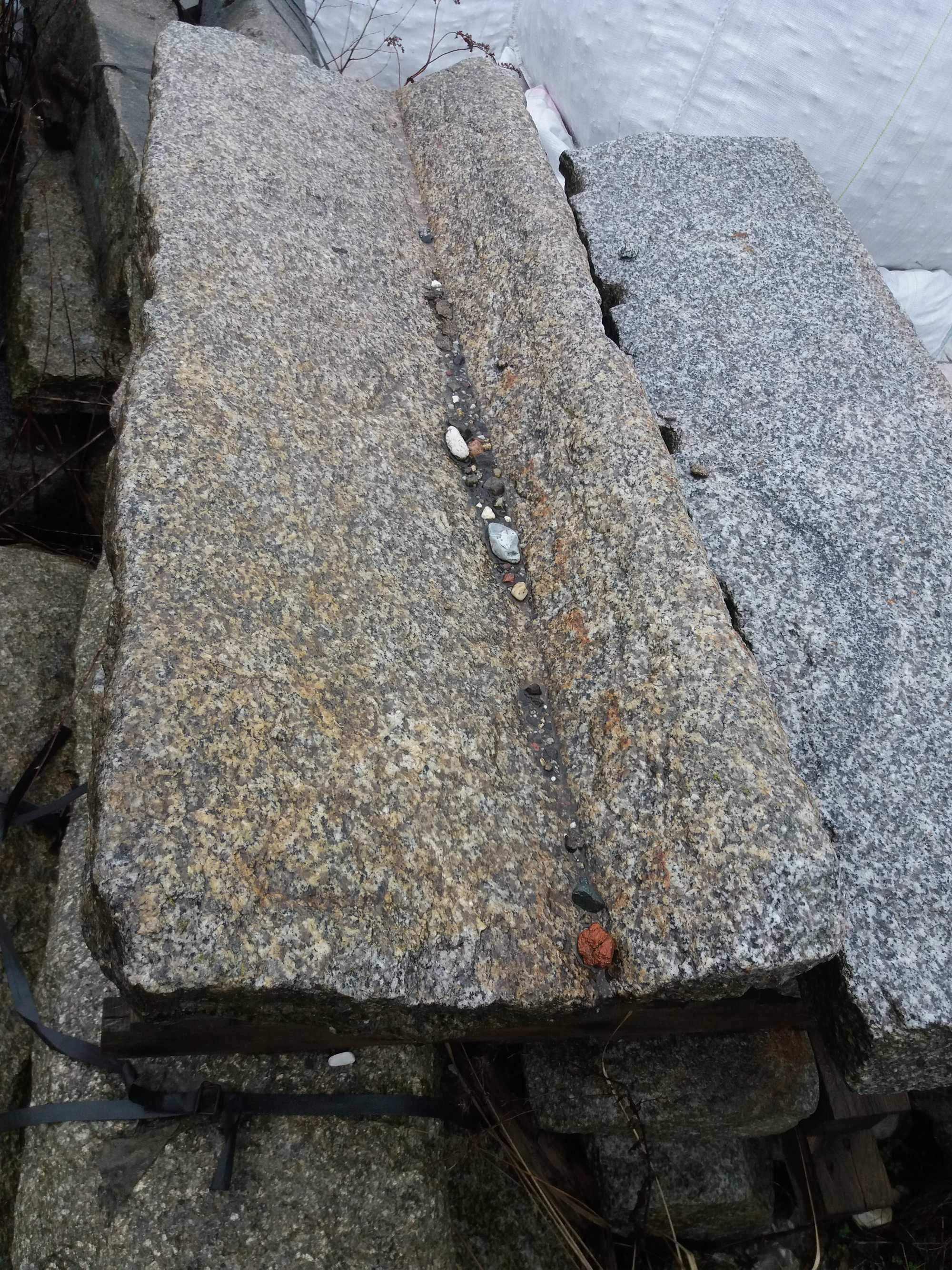 Stare schody granitowe  kamienne ,płyty granitowe starobruk