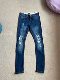 Jeansy skinny z przetarciami męskie Cropp W28