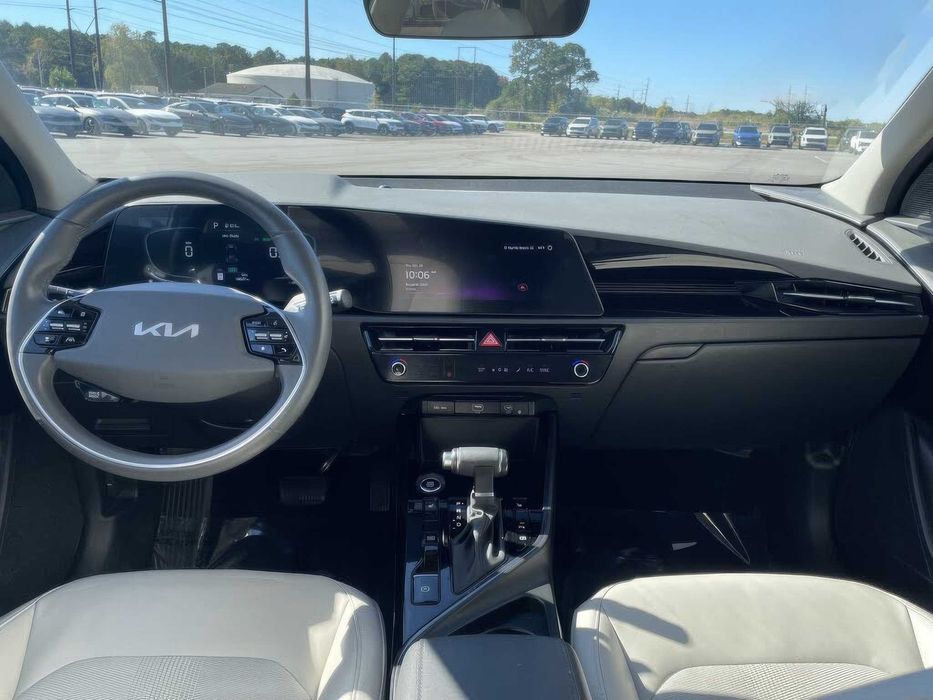 Kia Niro EX      2023