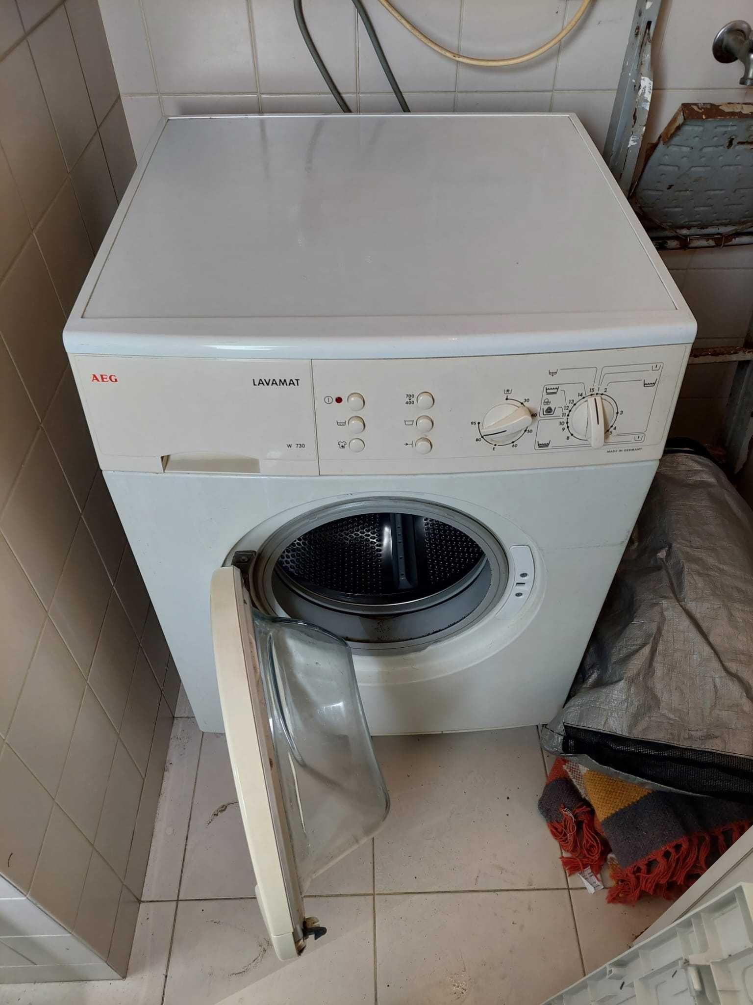 Máquina de lavar a roupa AEG usada