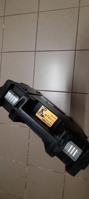 Skrzynka walizka DeWALT