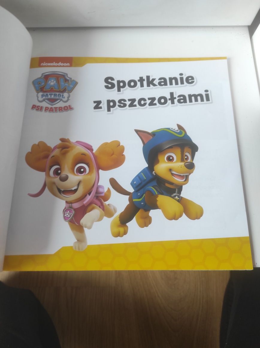 Psia patrol pomaga na farmie opowiadania z naklejkami